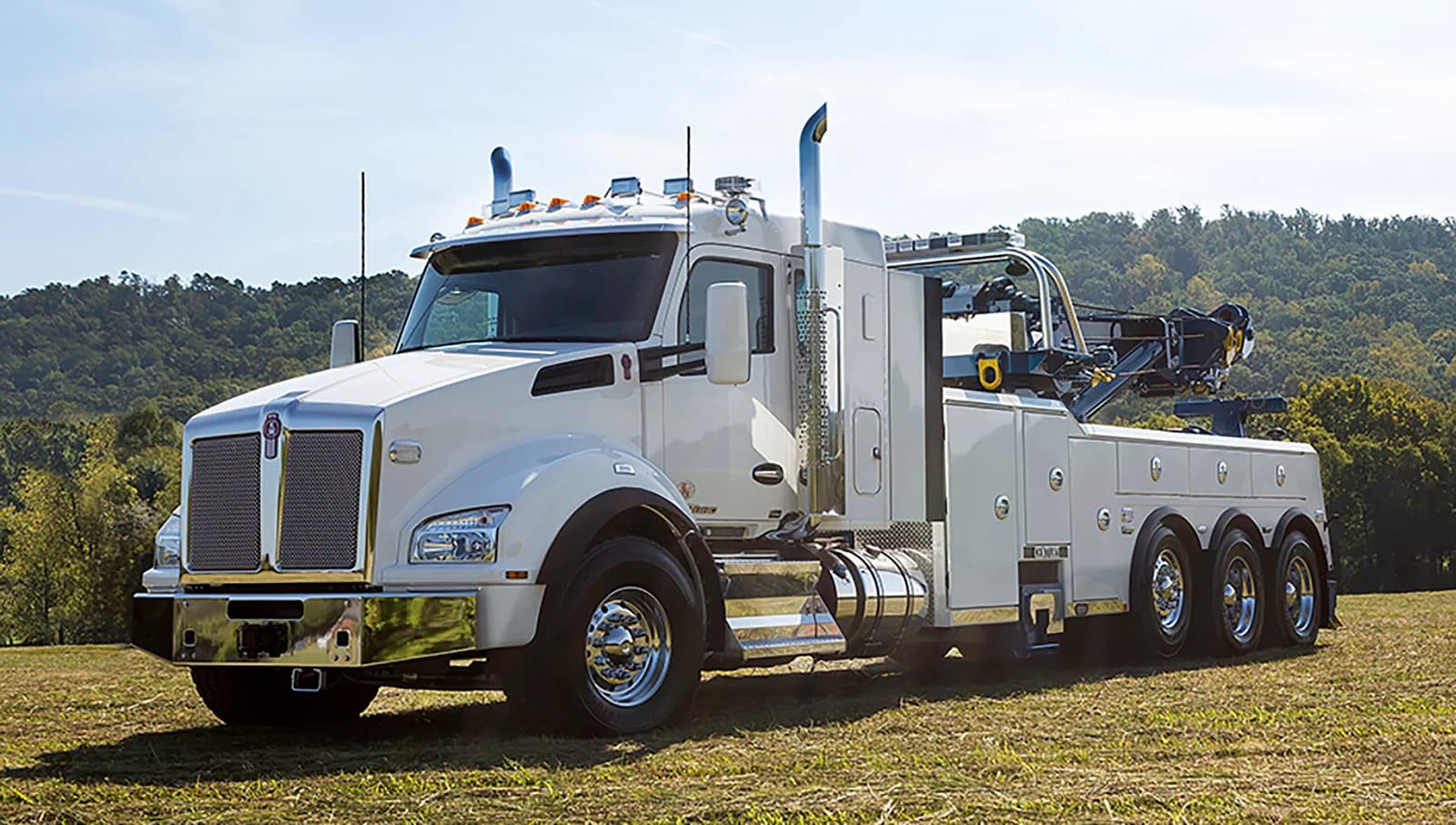 Miller Industries white Century 1150 heavy-duty rotator