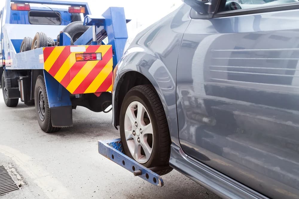 Commercial tow truck